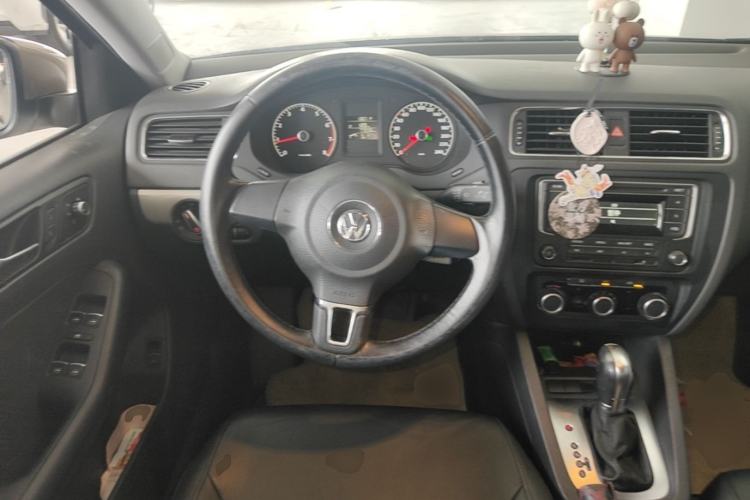 Used Volkswagen Sagitar 2014 Revised Version 1.6L Automatic Comfort Edition Steering Wheel