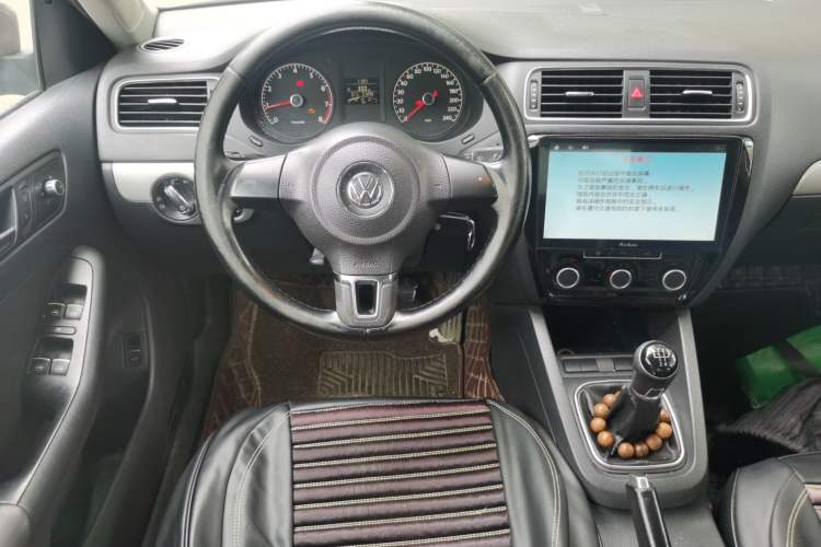 Used Volkswagen Sagitar 2014 Revised Version 1.6L Manual Comfort Edition Steering Wheel
