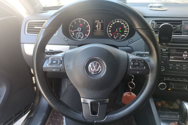 Used Volkswagen Sagitar 2014 Revised Version 1.4TSI Automatic Luxury Edition Steering Wheel
