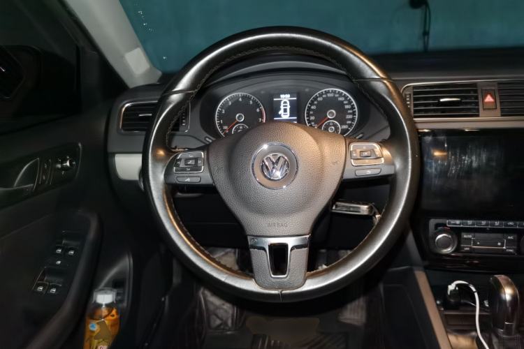 Used Volkswagen Sagitar 2014 Revised Version 1.4TSI Automatic Luxury Edition Steering Wheel