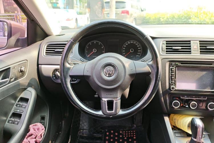 Used Volkswagen Sagitar 2014 Revised Version 1.6L Automatic Comfort Edition Steering Wheel