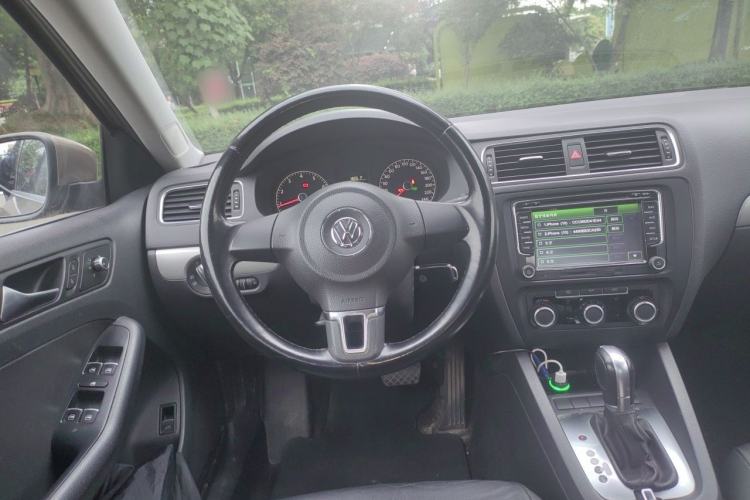 Used Volkswagen Sagitar 2014 1.6L Automatic Comfort Model Steering Wheel