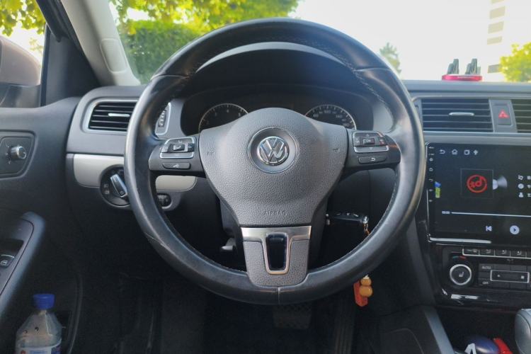 Used Volkswagen Sagitar 2014 Revised Version 1.4TSI Automatic Luxury Edition Steering Wheel