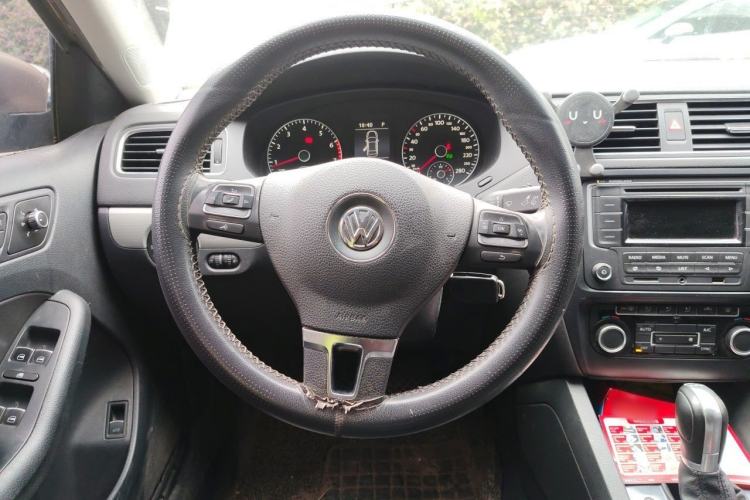 Used Volkswagen Sagitar 2014 Revised Version 1.4TSI Automatic Luxury Edition Steering Wheel