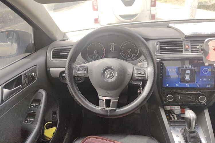 Used Volkswagen Sagitar 2014 Revised Version 1.4TSI Automatic Luxury Edition Steering Wheel
