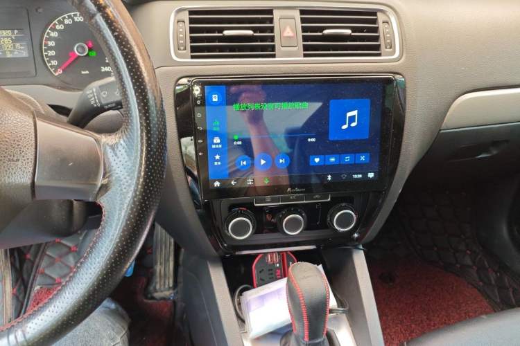 Used Volkswagen Sagitar 2014 1.6L Automatic Comfort Model Audio And AC Panel