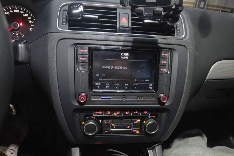 Used Volkswagen Sagitar 2014 Revised Version 1.4TSI Manual Luxury Edition Audio And AC Panel