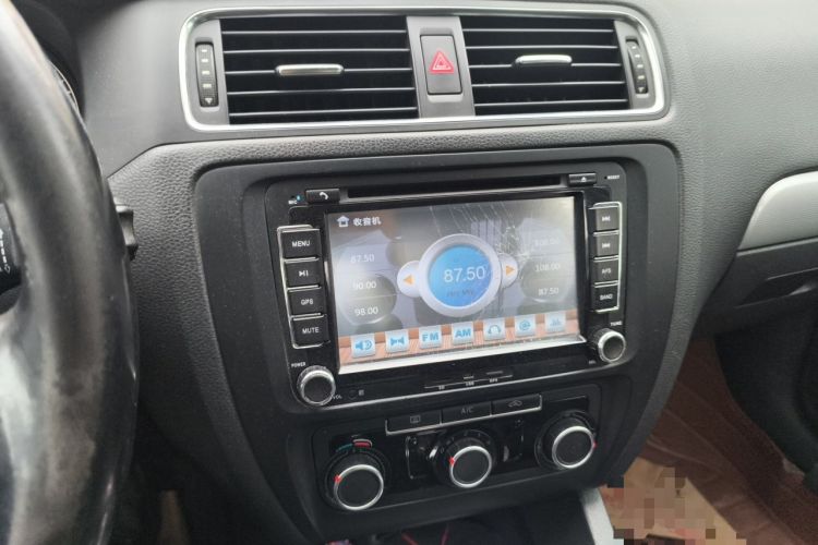 Used Volkswagen Sagitar 2014 1.6L Automatic Comfort Model Audio And AC Panel