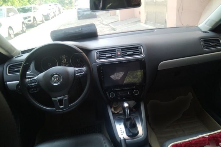 Used Volkswagen Sagitar 2014 Revised Version 1.4TSI Automatic Luxury Edition Center Console