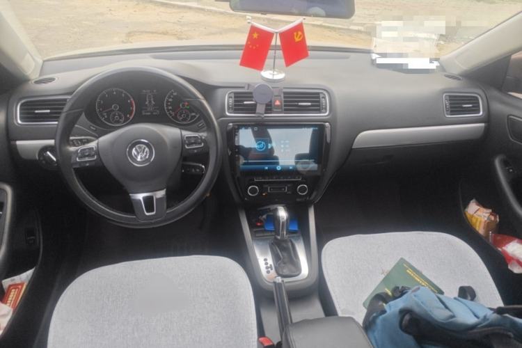 Used Volkswagen Sagitar 2014 Revised Version 1.4TSI Automatic Luxury Edition Center Console