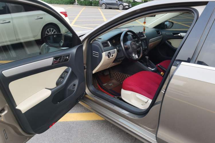 Used Volkswagen Sagitar 2014 1.6L Automatic Comfort Model Driver Seat