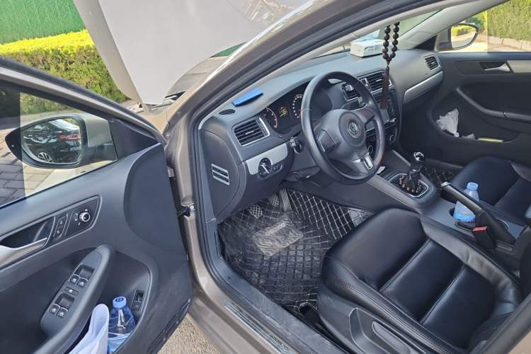 Used Volkswagen Sagitar 2014 Revised Version 1.6L Manual Comfort Edition Driver Seat