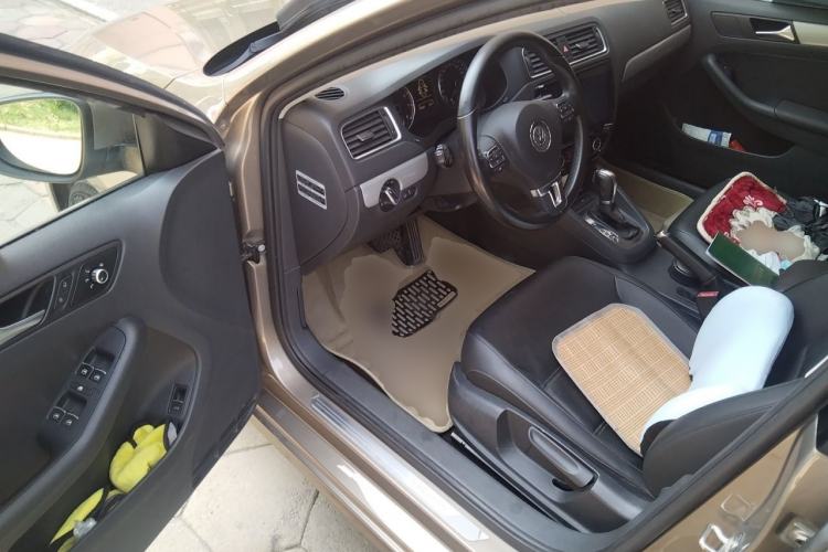 Used Volkswagen Sagitar 2014 Revised Version 1.4TSI Automatic Luxury Edition Driver Seat