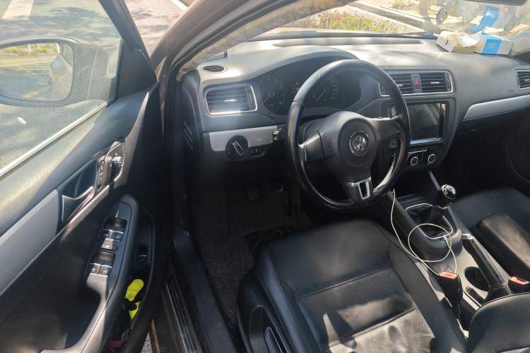 Used Volkswagen Sagitar 2014 Revised Version 1.6L Manual Comfort Edition Driver Seat