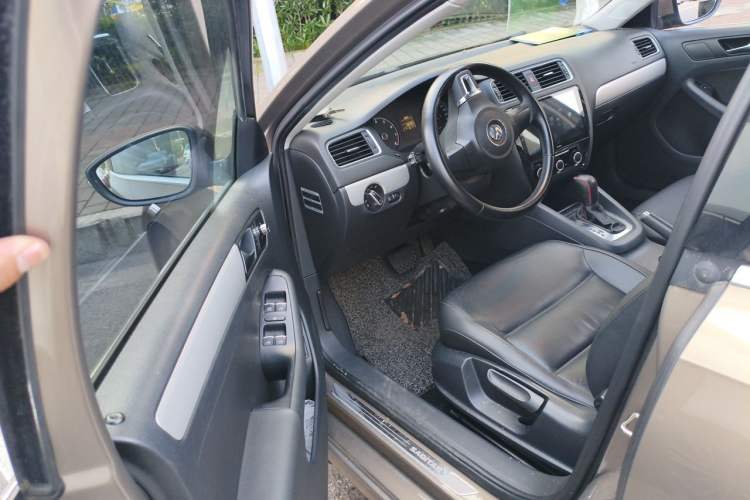 Used Volkswagen Sagitar 2014 1.6L Automatic Comfort Model Driver Seat