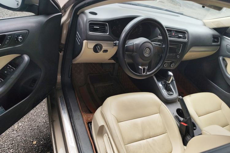 Used Volkswagen Sagitar 2014 Revised Version 1.6L Automatic Comfort Edition Driver Seat