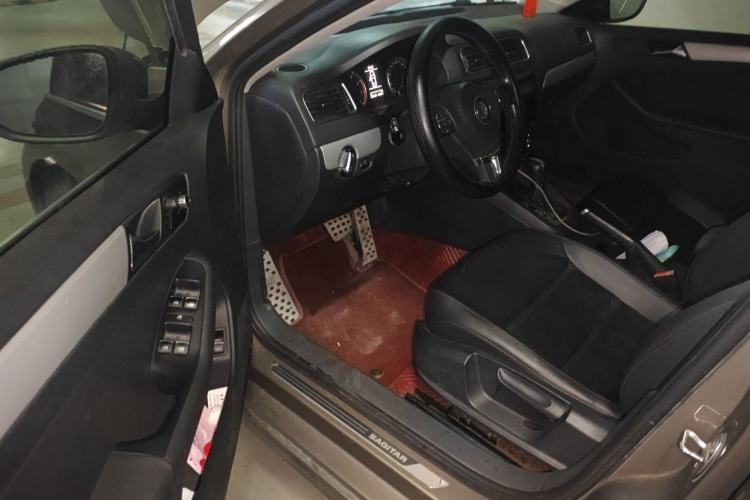 Used Volkswagen Sagitar 2014 1.4TSI Automatic Luxury Model Driver Seat