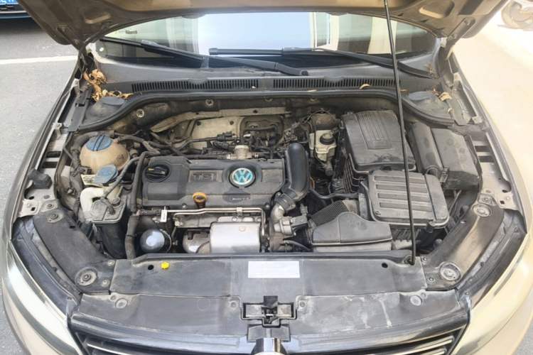 Used Volkswagen Sagitar 2014 Revised Version 1.4TSI Automatic Luxury Edition Engine Bay