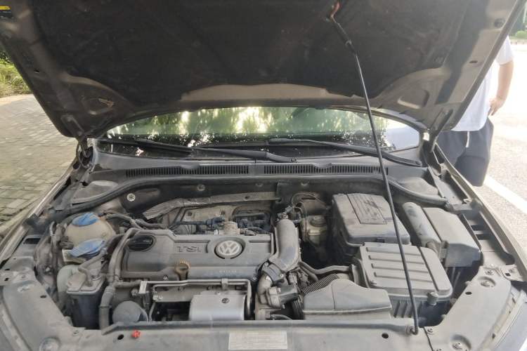 Used Volkswagen Sagitar 2014 1.4TSI Automatic Luxury Model Engine Bay