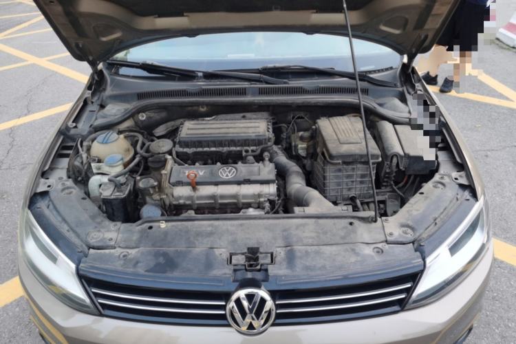 Used Volkswagen Sagitar 2014 1.6L Automatic Comfort Model Engine Bay