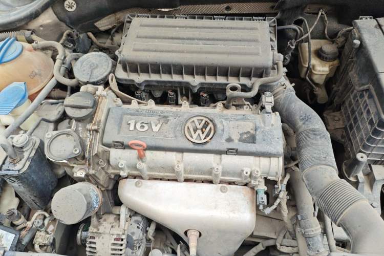 Used Volkswagen Sagitar 2014 1.6L Automatic Comfort Model Engine Bay