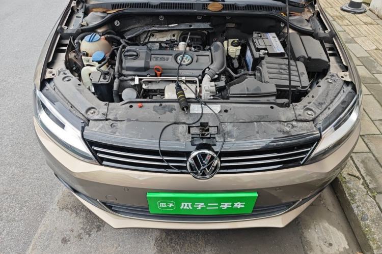 Used Volkswagen Sagitar 2014 1.4TSI Manual Luxury Model Engine Bay