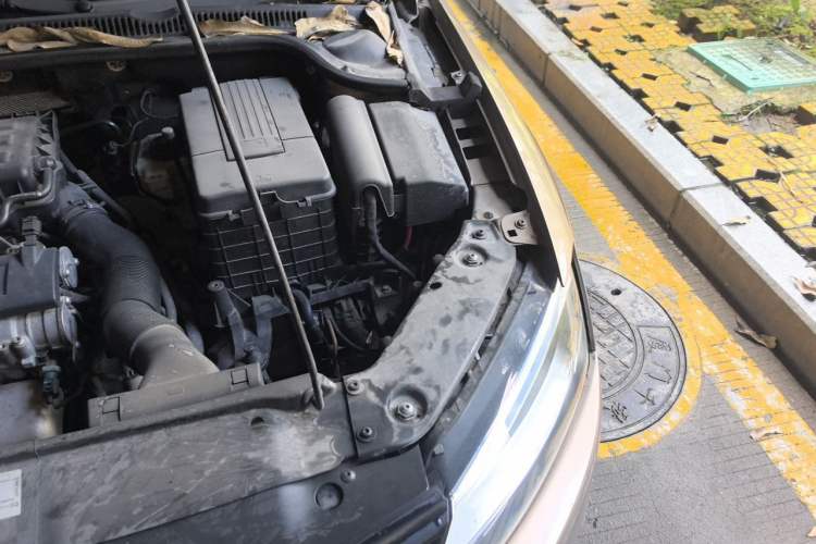 Used Volkswagen Sagitar 2014 1.6L Automatic Comfort Model Engine Bay Left