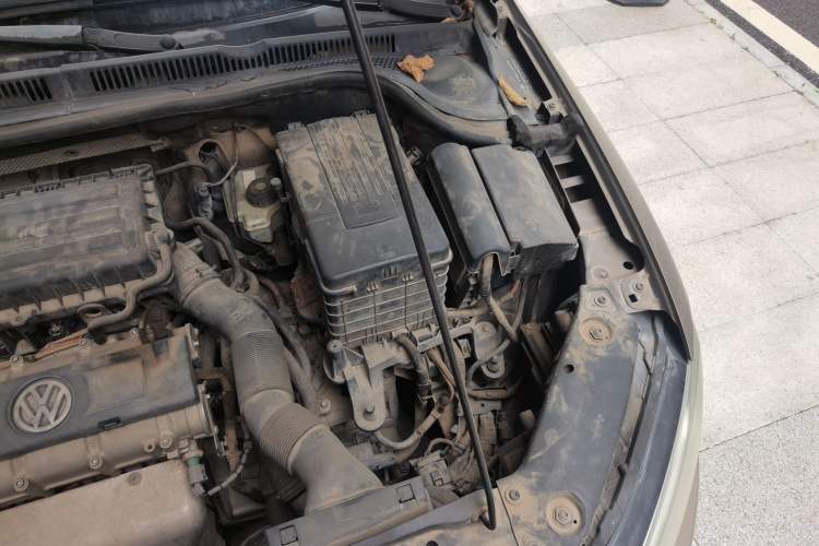 Used Volkswagen Sagitar 2014 1.6L Automatic Comfort Model Engine Bay Left