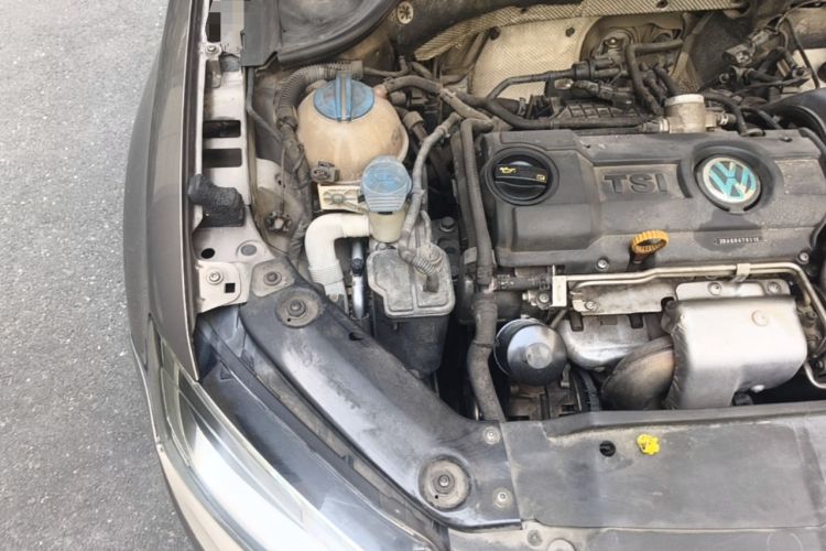 Used Volkswagen Sagitar 2014 Revised Version 1.4TSI Automatic Luxury Edition Engine Bay Right
