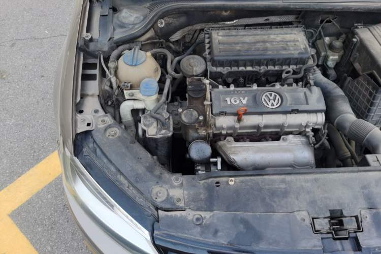 Used Volkswagen Sagitar 2014 1.6L Automatic Comfort Model Engine Bay Right
