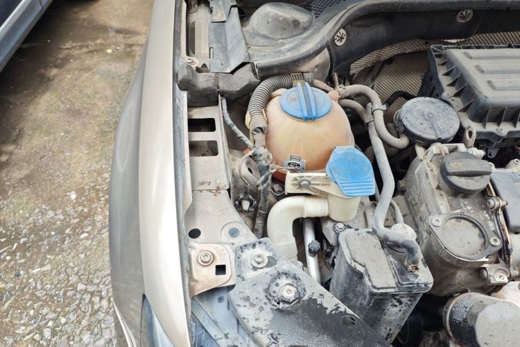 Used Volkswagen Sagitar 2014 1.6L Automatic Comfort Model Engine Bay Right