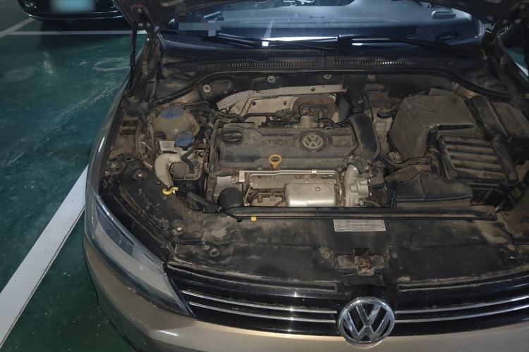 Used Volkswagen Sagitar 2014 Revised Version 1.4TSI Manual Luxury Edition Engine Bay Right