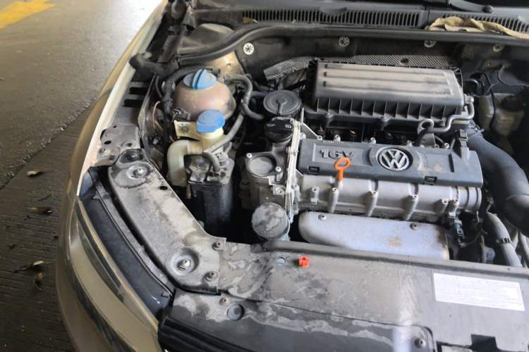 Used Volkswagen Sagitar 2014 1.6L Automatic Comfort Model Engine Bay Right