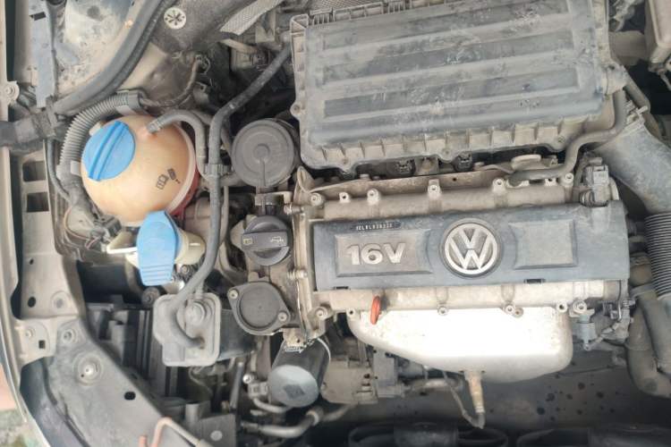 Used Volkswagen Sagitar 2014 1.6L Automatic Comfort Model Engine Bay Right
