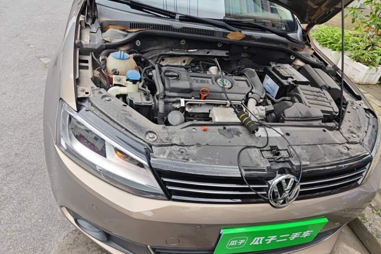 Used Volkswagen Sagitar 2014 1.4TSI Manual Luxury Model Engine Bay Right