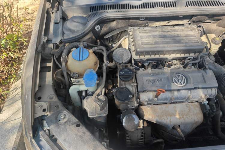 Used Volkswagen Sagitar 2014 Revised Version 1.6L Manual Comfort Edition Engine Bay Right