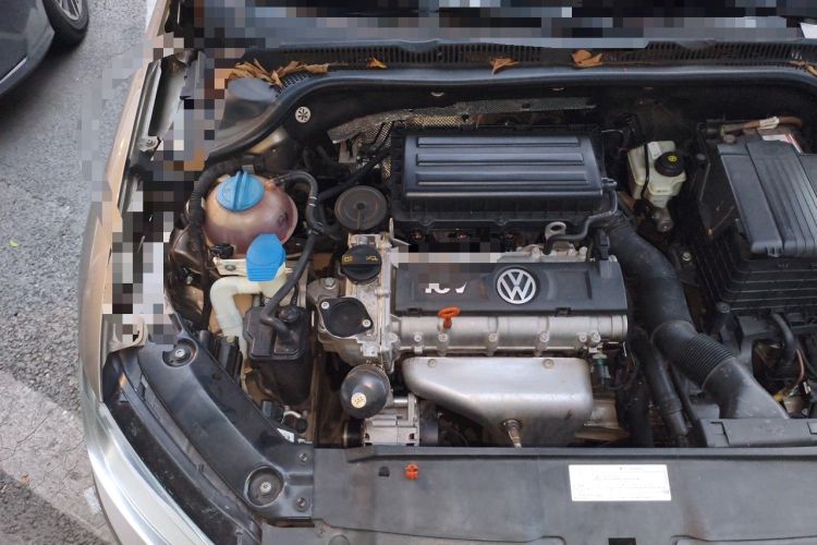 Used Volkswagen Sagitar 2014 1.6L Automatic Comfort Model Engine Bay Right