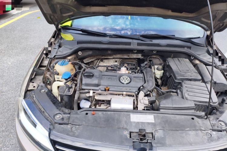 Used Volkswagen Sagitar 2014 1.4TSI Automatic Luxury Model Engine Bay Right