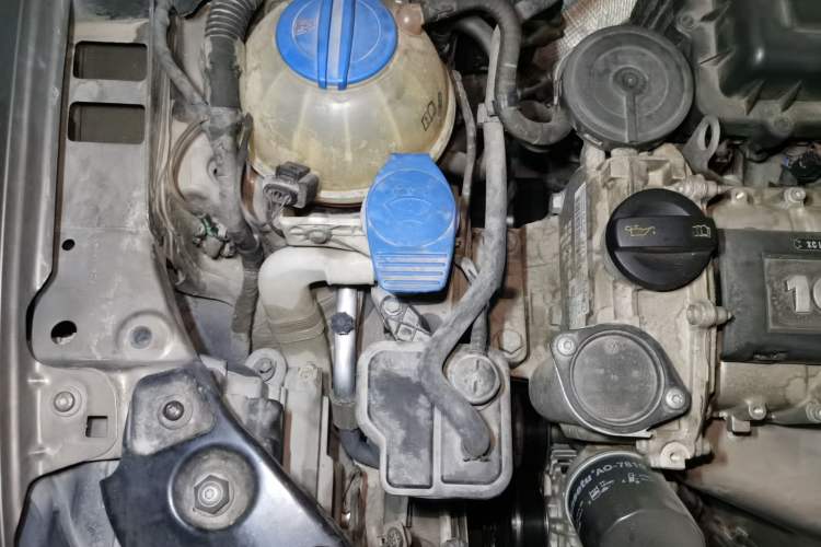 Used Volkswagen Sagitar 2014 Revised Version 1.6L Automatic Leading Edition Engine Bay Right