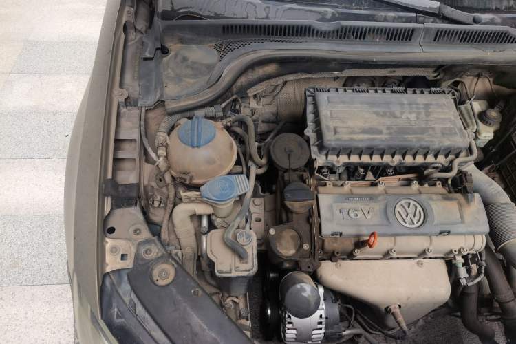 Used Volkswagen Sagitar 2014 1.6L Automatic Comfort Model Engine Bay Right