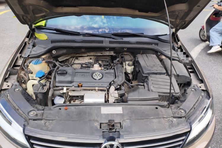 Used Volkswagen Sagitar 2014 1.4TSI Automatic Luxury Model Engine Bay