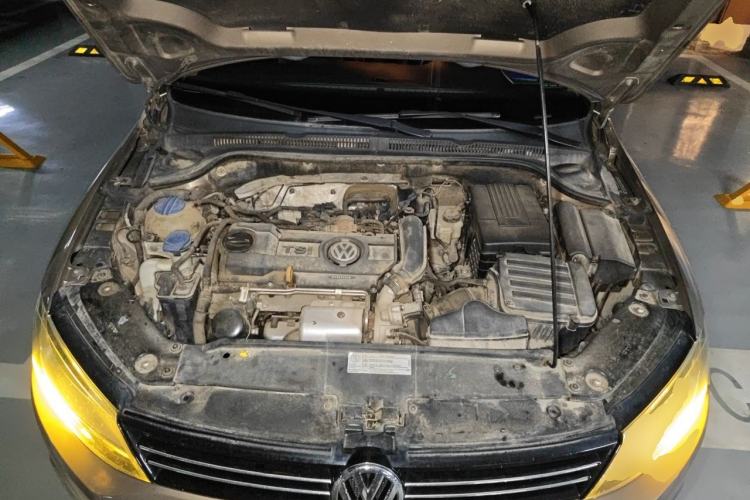Used Volkswagen Sagitar 2014 Revised Version 1.4TSI Automatic Luxury Edition Engine Bay