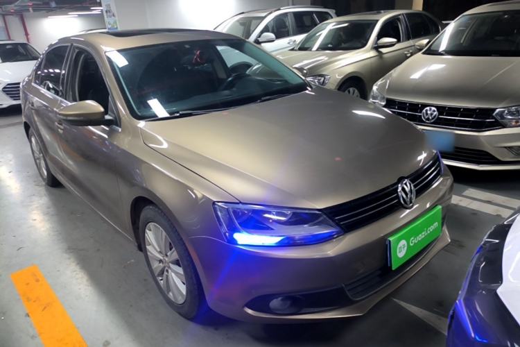 Used Volkswagen Sagitar 2014 Revised Version 1.6L Manual Leading Edition Front Right 45 Deg