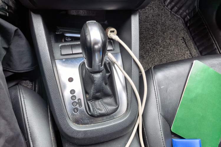 Used Volkswagen Sagitar 2014 Revised Version 1.6L Automatic Comfort Edition Gear Lever
