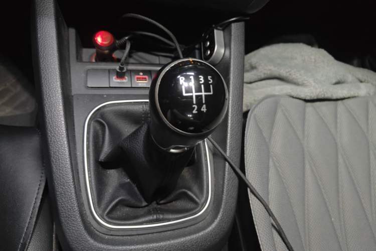 Used Volkswagen Sagitar 2014 Revised Version 1.4TSI Manual Luxury Edition Gear Lever