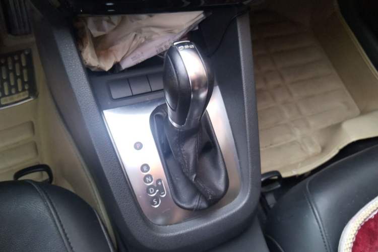 Used Volkswagen Sagitar 2014 Revised Version 1.4TSI Automatic Luxury Edition Gear Lever
