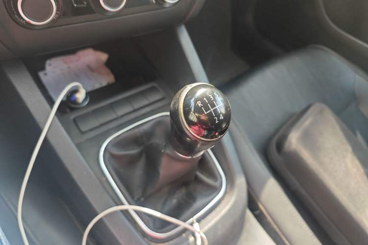 Used Volkswagen Sagitar 2014 Revised Version 1.6L Manual Comfort Edition Gear Lever