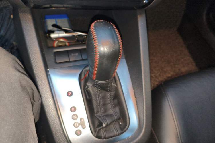 Used Volkswagen Sagitar 2014 1.6L Automatic Comfort Model Gear Lever