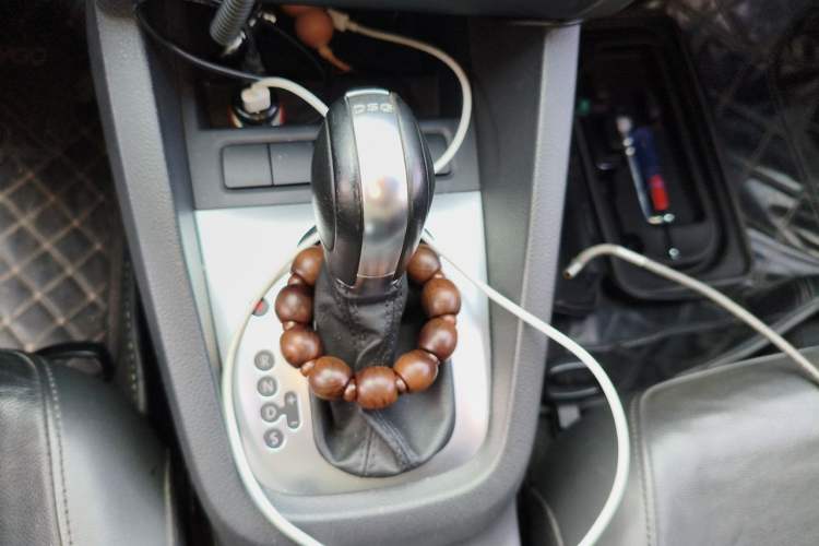 Used Volkswagen Sagitar 2014 1.4TSI Automatic Luxury Model Gear Lever