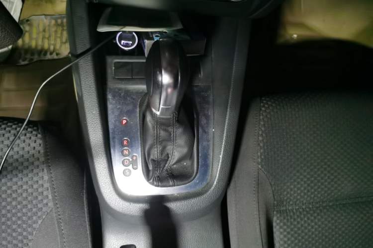 Used Volkswagen Sagitar 2014 Revised Version 1.6L Automatic Leading Edition Gear Lever